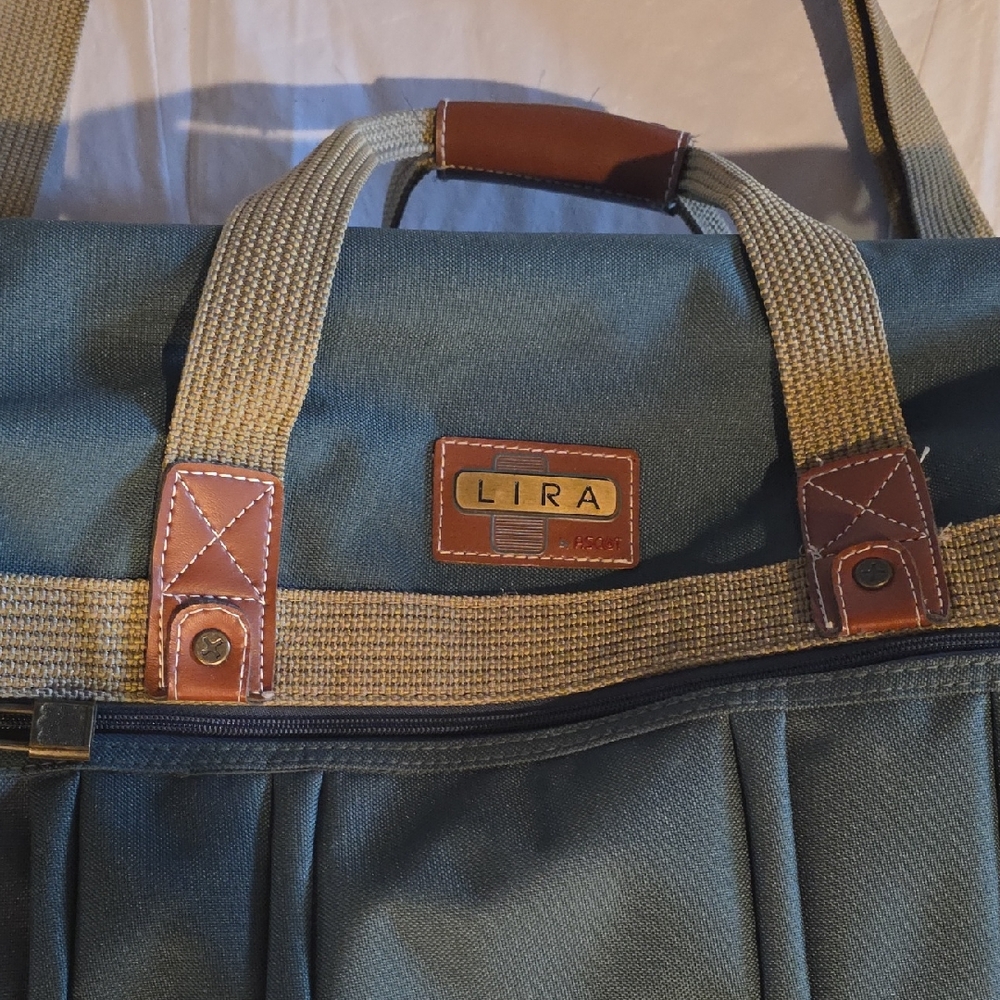 Lira By Ascot Large Travel Duffel Bag Green Tan 23x10x12